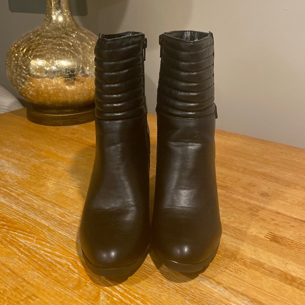 Worn twice size 7.5 black short wedge boots rubber sole bottom
